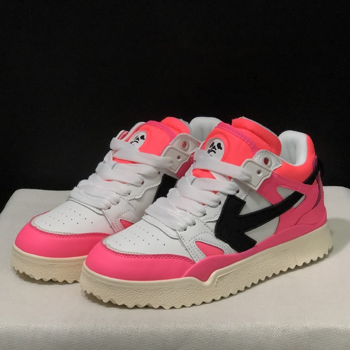 Off-White Arrow Logo Leather Sneakers #40